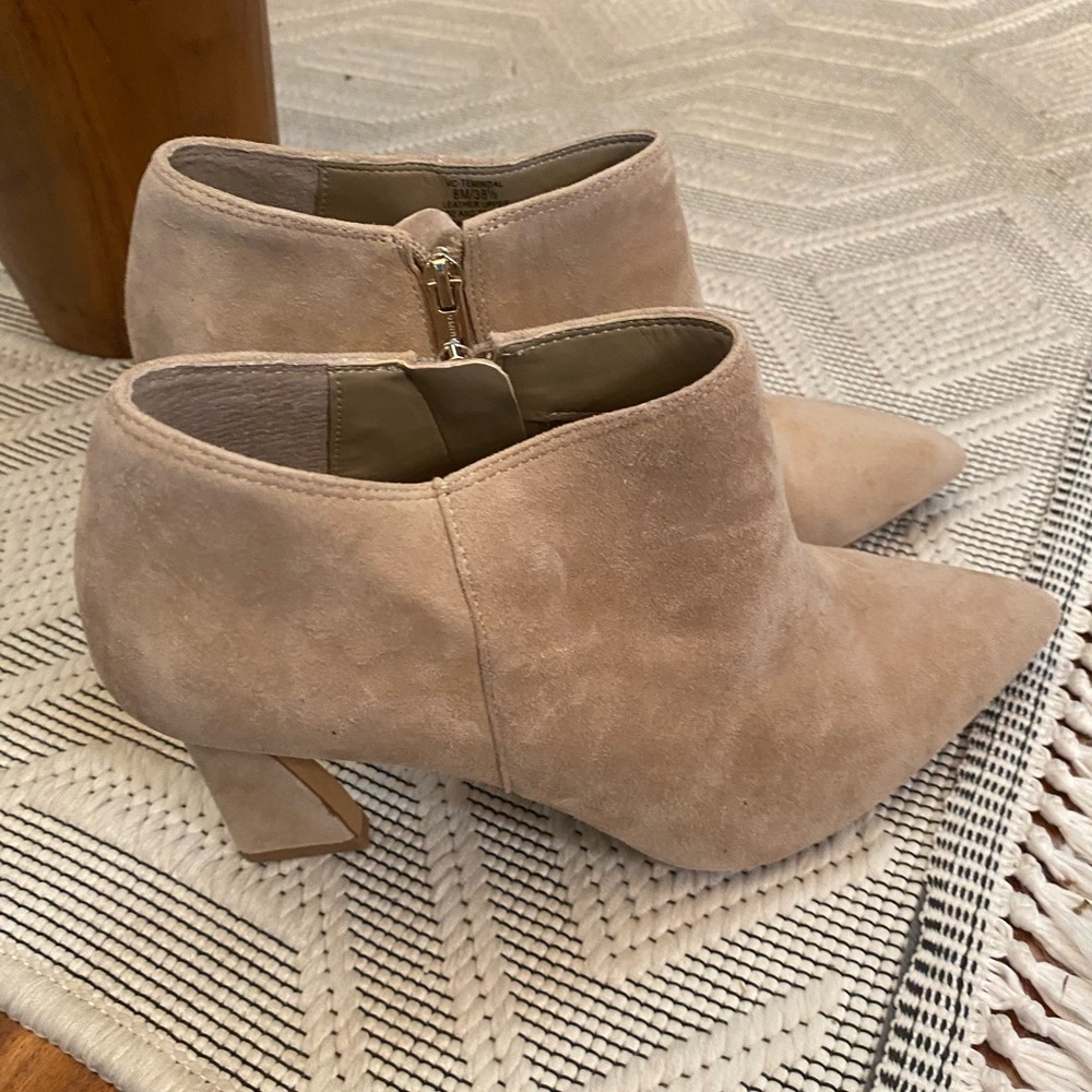 Vince Camuto Elegant Tan Suede Ankle Boots - Picture 4 of 9